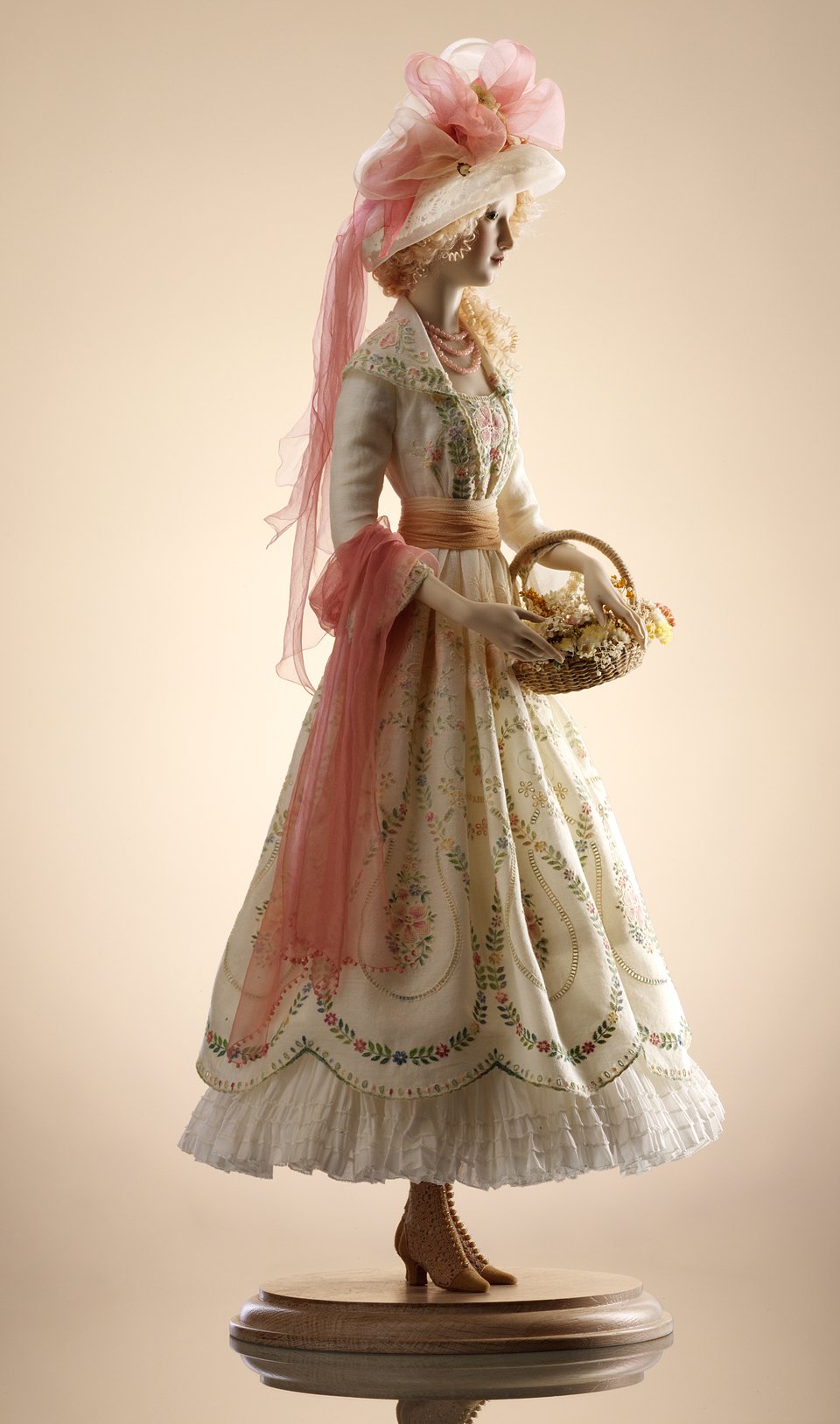 Alexandra-Kokinova-muneca-hecha-a-mano-Martha-1910