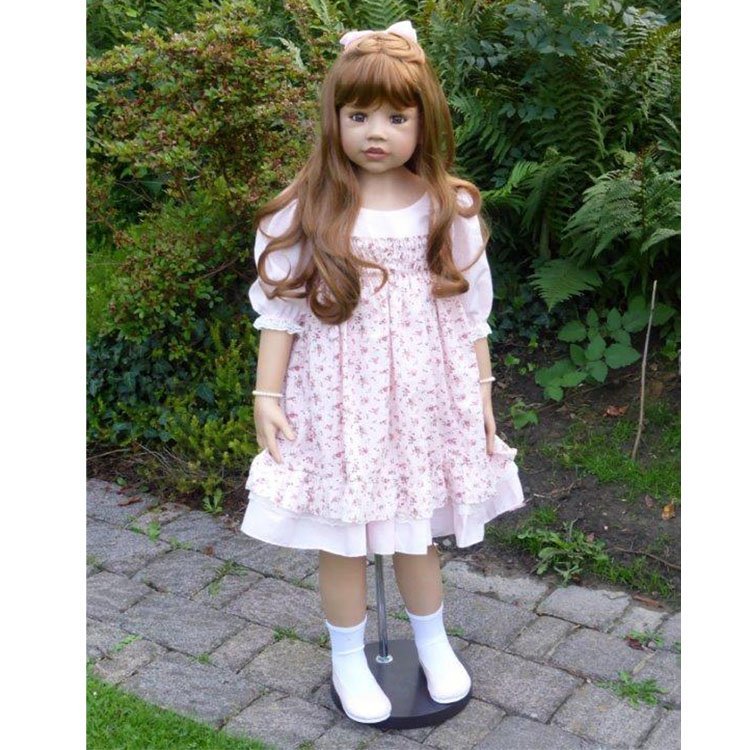 Muñeca Wynona de MasterPiece, con pelo rubio rojizo y ojos azules