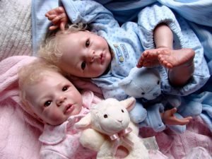 Foto de dos bebés reborn
