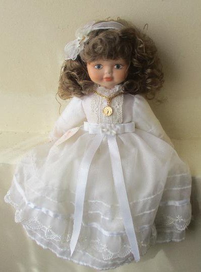 Muñeca de Comunión hecha de porcelana