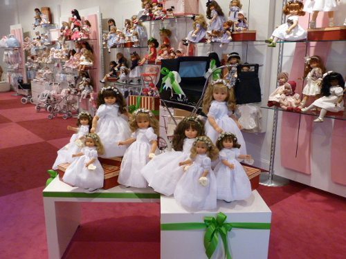 Foto del interior de una de las tiendas de muñecas Así.