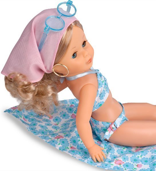 Foto de la muñeca Nancy Playa tumbada