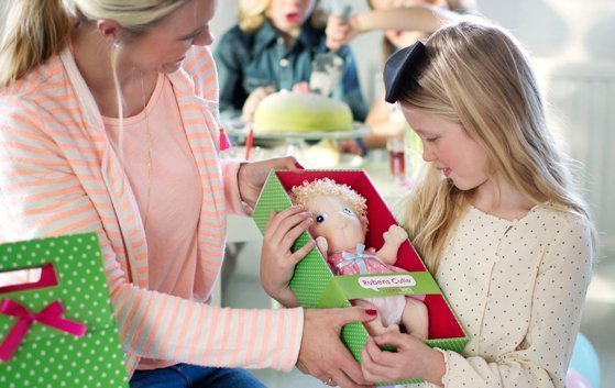 Nuestros pequeños aprenden jugando con muñecas