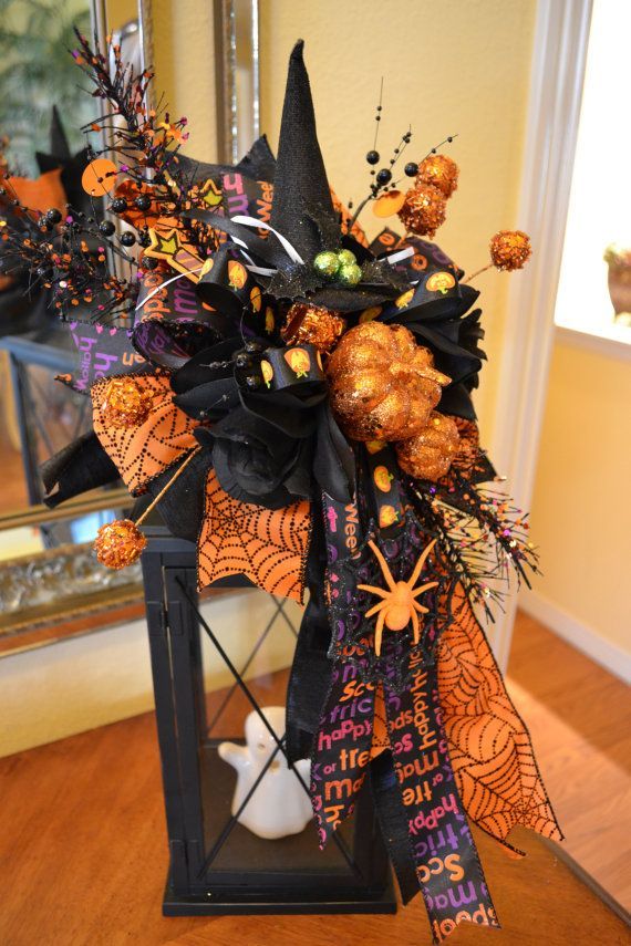 Casa decorada Halloween púrpura