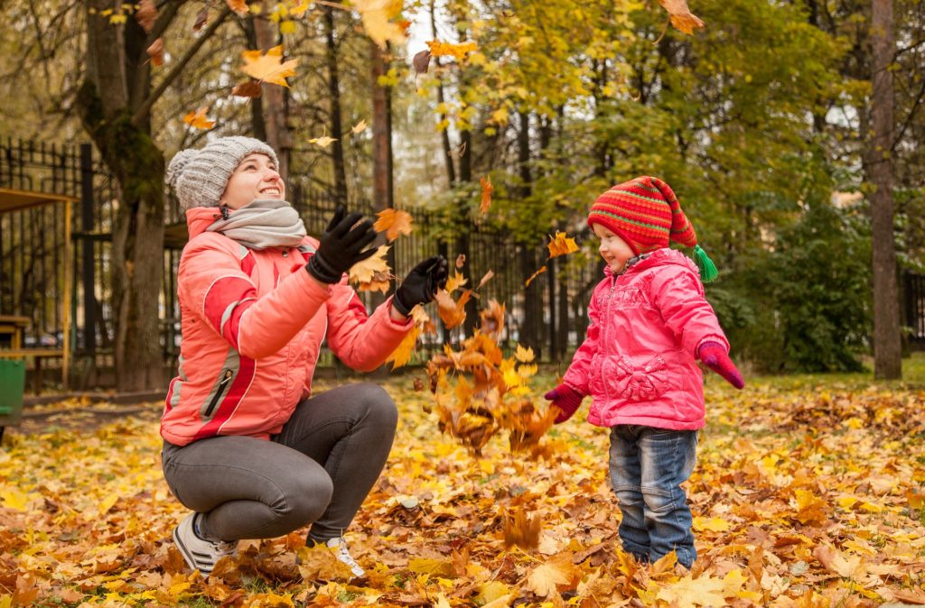 Beneficios de jugar al aire libre relación